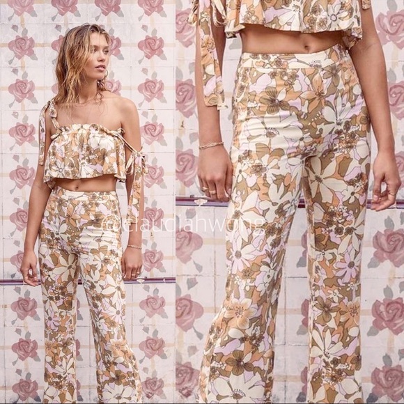 FOR LOVE & LEMONS Renato Floral Flared Pants in Tan Pink - Picture 4 of 10